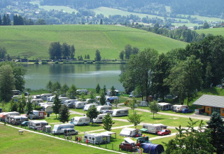 Camping Putterersee with cozy pods, caravans, and a scenic lakeside view in the Austrian countryside.