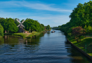 Tinyhouse KLEINES EMS-IDYLL Glamping und Camping am Fluss mit Windmühle und viel Grün im Emsland.