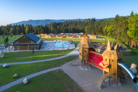 Glamping accommodation at River Camping Bled - Lodges Slovenië, featuring playground, pool, and forest views.