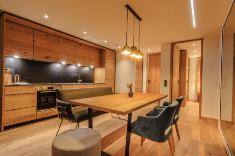 Moderne køkken og spiseområde i glamping indkvartering, Wirthshof Resort - Premium chalet ved Bodensee.