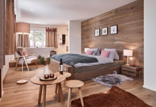 Alojamiento glamping en Glamping Atzmännig - PODhouses & Lodges See-Gaster con decoración de madera.