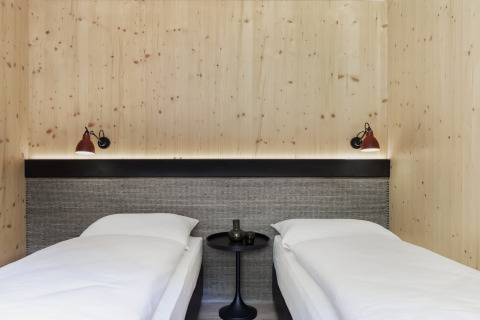 Hébergement glamping moderne au Natürlich Hell Camping & Aparthotel - Tuin Lodges Tirol avec deux lits simples