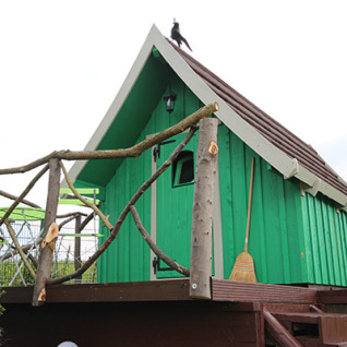 Green glamping cabin with rustic wooden porch and broom, Camping Naumburg - Glamping Hessen countryside stay