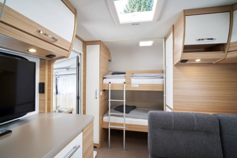 Geräumige Seizoencamper Premium Unterkunft mit Etagenbetten und Holzdesign auf Campingplatz Kirchzarten.