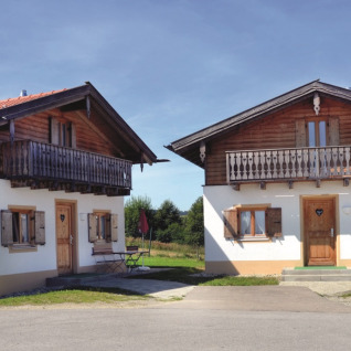 Two cozy wooden lodges at VITAL Camping Bayerbach in Bavaria, perfect for glamping and relaxing in the countryside.
