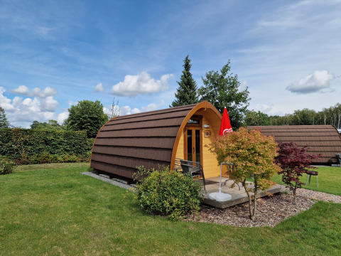 Hébergement glamping au Campingplatz Auf dem Simpel, pod confortable entouré de verdure à Lüneburger Heide.