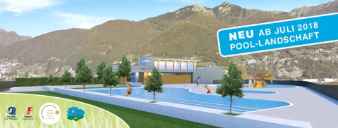 Schets van het nieuwe zwembad bij Campofelice Camping Village - Igloo Tube Lago Maggiore met berglandschap.