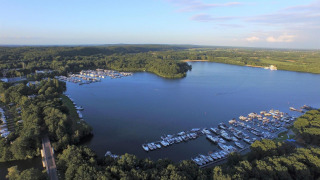 Vista general del lago - Marina Mookerplas - Alquiler de casas flotantes - Middelaar, Limburgo, Países Bajos
