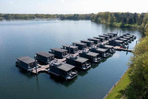 Husbåde på søen - Marina Mookerplas - Udlejning af husbåd - Middelaar, Limburg, Holland