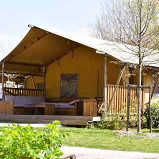 Glamping accommodatie Vacanze col Cuore: Trasimeno Glamping Resort - Safaritenten Umbrië in natuurrijke omgeving.