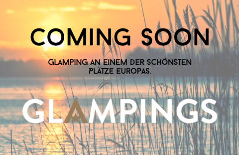Glamping annoncering for 'Campingplatz Böhmeschlucht - Campingpods i Niedersachsen' ved solnedgang.