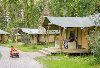 Séjour en glamping familial aux Tongasoa Lodges du Serengeti Park, Basse-Saxe, dans un cadre boisé.