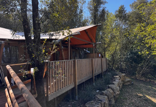 Glampingunterkunft bei Agriturismo & Glamping Serraiola Alta mitten im Wald in der Toskana, Italien.