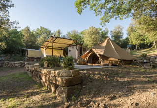 Hébergement glamping à Agriturismo & Glamping Serraiola Alta avec tentes de luxe au cœur de la Toscane.