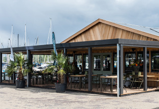 Porterhouse front = restaurante junto al puerto - Marina Parcs Naarden - Naarden, Holanda Septentrional, Países Bajos.