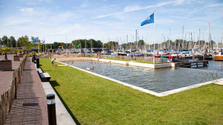 Zwembad jachthaven Naarden - Marina Parcs Naarden - Naarden, Noord-Holland, Nederland.