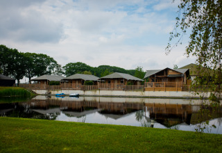 Glamping De Rode Vos - Glamping tents in Noord-Brabant, set by a tranquil pond and surrounded by nature.