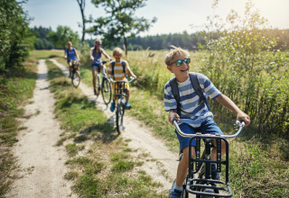 Kinderen op de fiets - Camping Bockenauer Schweiz  - Vodatent - Bockenau, Rheinland-Pfalz, Duitsland