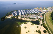 Panoramica del parco con spiaggia, porto e lago - Marina Parcs Almere - Almere, Flevoland, Paesi Bassi