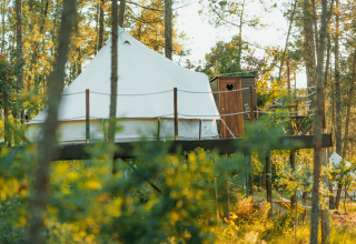 Boomlodge en glampingtent op verhoogd terras bij Lima Escape - Boomlodges en Glamping tenten Portugal.