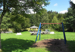 Playground and picnic area at Camping Isny - Luxe glamping Baden-Württemberg, surrounded by peaceful nature.