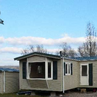 Sistemazione glamping al Camping Axelsee - Blokhutten Renania Settentrionale-Vestfalia con bungalow e natura.