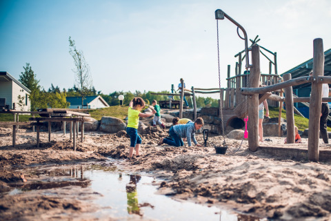 Bambini nel parco giochi acquatico - Ackersate Villatent - Voorthuizen, Gheldria, Paesi Bassi