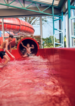Glijbaan binnenzwembad - Ackersate Villatent - Voorthuizen, Gelderland, Nederland