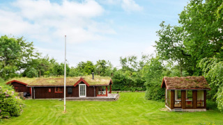 Sfeervol 6-persoons vakantiehuis in Roslev met grasdak, ruime tuin en apart paviljoen.