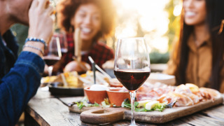 Restaurant - amis sur la terrasse