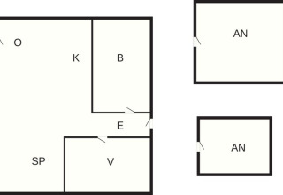 Plattegrond van een 6-persoons vakantiehuis in Bogense, Denemarken, met kamers en twee bijgebouwen.