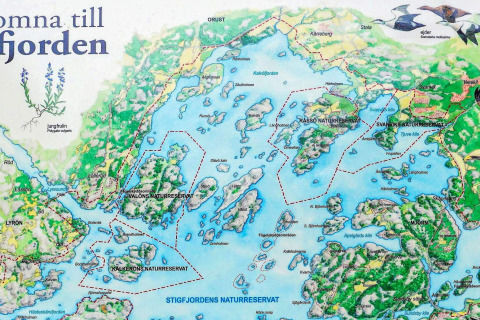 Mappa di riserve naturali e isole vicino a Nösund, Svezia, come le aree Valöns e Svanviks.