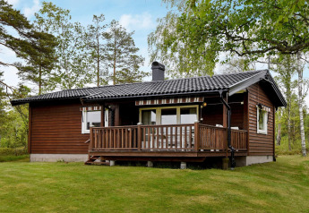 Accogliente casa vacanze per 4 persone a Frändefors, Svezia, immersa nel verde della natura.