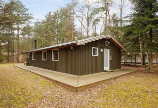 Chalet de madera para 6 personas en Store Fuglede, Dinamarca, rodeado de bosque y naturaleza.