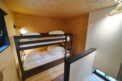 Cozy bunk bed room with wooden walls at Village de Vacances Oignies 5, Belgium, featuring modern decor.