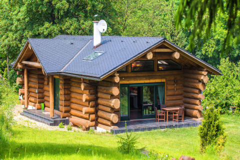 Accogliente chalet in tronchi immerso nel verde a Lomnice nad Popelkou, Repubblica Ceca, ideale per rilassarsi.