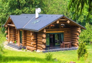 Accogliente chalet in tronchi immerso nel verde a Lomnice nad Popelkou, Repubblica Ceca, ideale per rilassarsi.