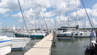 Steiger haven met boten - Marina Parcs Lelystad - Lelystad, Flevoland, Nederland
