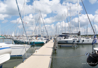 Steiger haven met boten - Marina Parcs Lelystad - Lelystad, Flevoland, Nederland