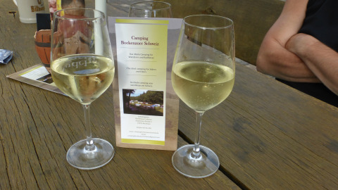 Glas Wein - Camping Bockenauer Schweiz - Vodatent - Bockenau, Rheinland Pfalz, Deutschland