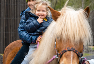 Enfants à cheval - De Parel - Zeewolde, Flevoland, Pays-Bas