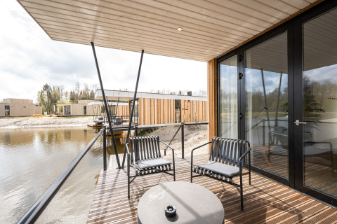 Terras accommodatie aan het water - De Parel - Zeewolde, Flevoland, Nederland