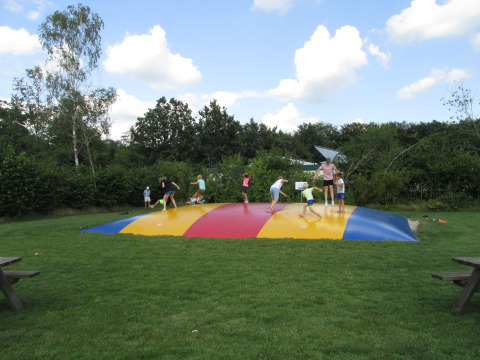 Castillo hinchable - Tienda de vodka - Camping de Zeven Heuveltjes - Ees - Drenthe - Países Bajos