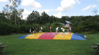 Castillo hinchable - Tienda de vodka - Camping de Zeven Heuveltjes - Ees - Drenthe - Países Bajos