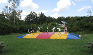 Castillo hinchable - Tienda de vodka - Camping de Zeven Heuveltjes - Ees - Drenthe - Países Bajos