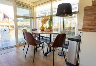 Salle à manger - Houseboats Lemmer - Lemmer, Friesland, Pays-Bas