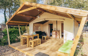 Safari tent Free Flower Standard at Flower Camping La Pointe du Talud in France, featuring a wooden deck and seating area.