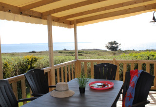 Covered terrace with sea view at Mobile home Premium HORIZON, Flower Camping La Pointe du Talud in France.