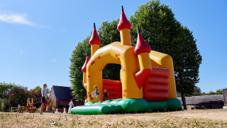 Children on bouncy castle - Camping Domaine du Logis - Villatent - La Chapelle aux Filtzméens, Brittany, France