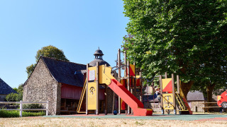 Parque infantil - Camping Domaine du Logis - Villatent - La Chapelle aux Filtzméens, Bretaña, Francia
